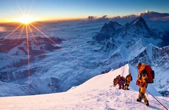 Ascend Mount Everest with Magic Expedition