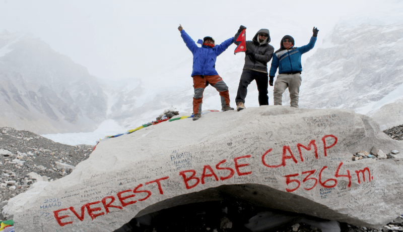 Trek to Everest Base Camp (5364m/17,598ft) via Gorakshep (5140m/16,076ft)and back to Gorakshep 15km, 7-8hrs.