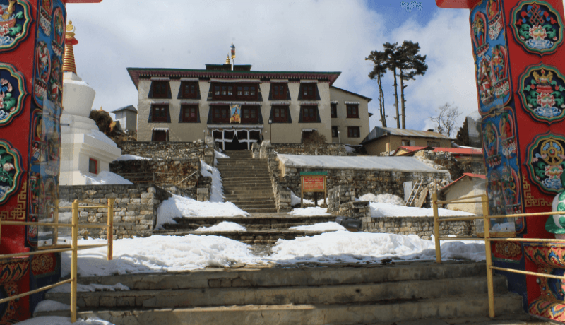 Trek from Tengboche to Dingboche (4260m.) 5hrs walk and overnight in lodge.